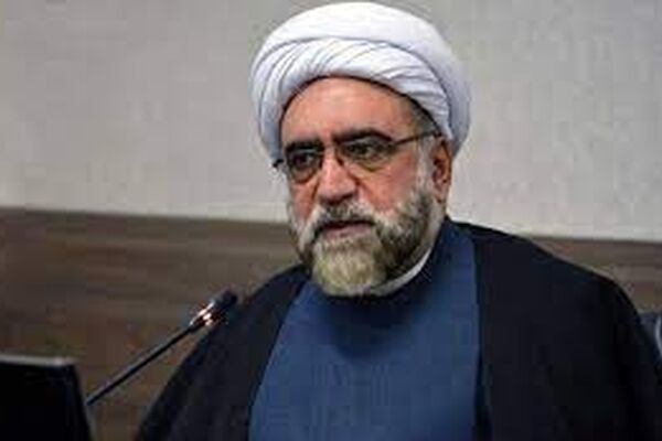 آیت‌الله حکیم عمر با برکت خود را در راستای ترویج مکتب اسلام ناب صرف کرد