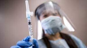 افراد برای کسب ایمنی لازم در برابر بیماری کرونا به 3 دوز واکسن نیاز دارند