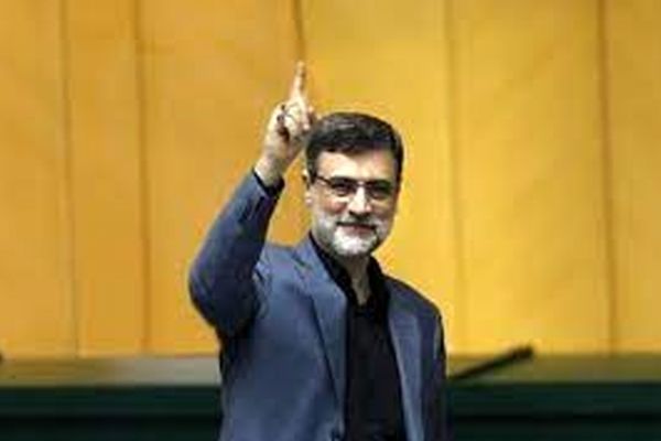 نمایندگان مجلس با استعفای قاضی‌زاده هاشمی موافقت کردند