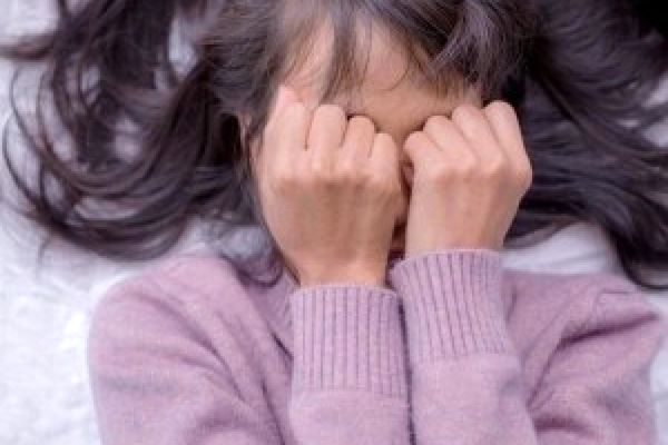 پایان ناخوشایند تصمیم مادر برای قد بلند شدن دخترش