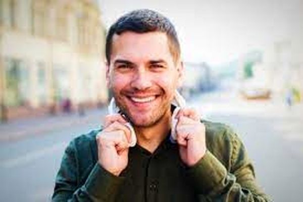 بگو مرد مورد علاقت چی گوش میده تا بگم چه شخصیتی داره!