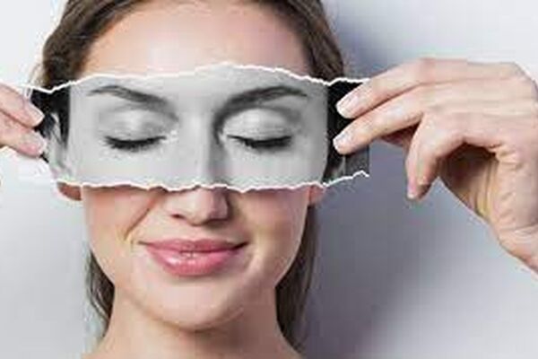 جلوگیری از چروک دور چشم با راهکارهای خانگی و مواد طبیعی