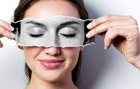 جلوگیری از چروک دور چشم با راهکارهای خانگی و مواد طبیعی
