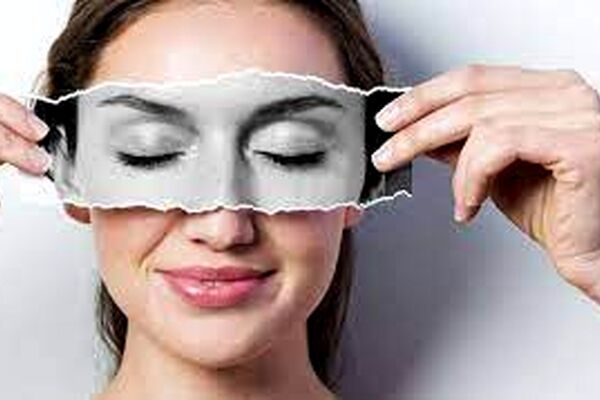 جلوگیری از چروک دور چشم با راهکارهای خانگی و مواد طبیعی