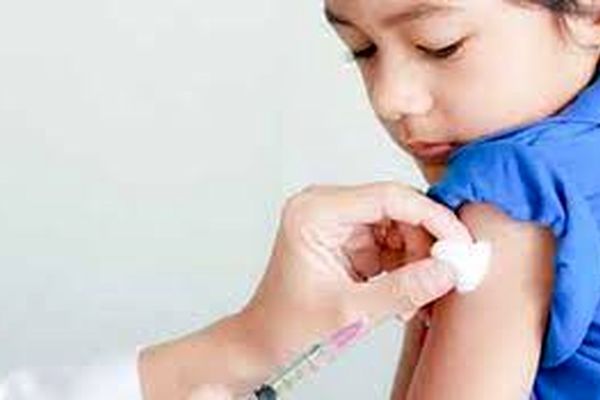 کار عجیب والدین چینی با فرزندانشان؛ تزریق خون مرغ به کودکان!