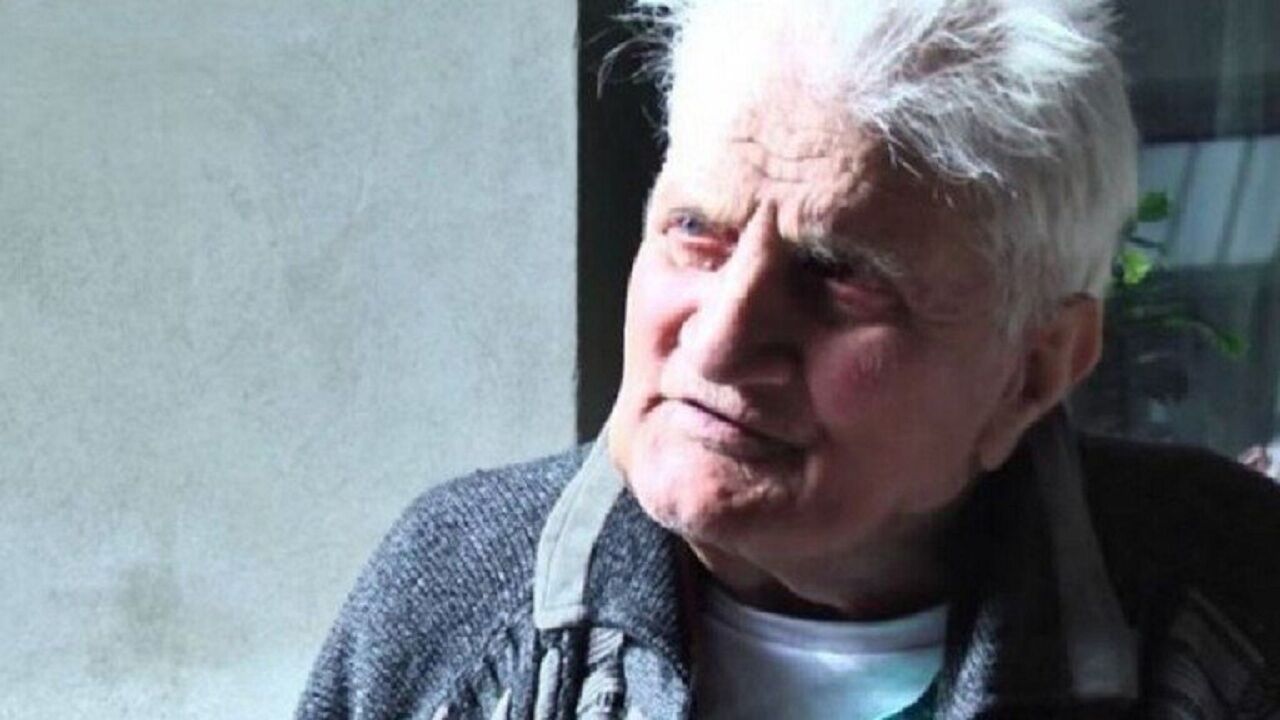 پیرمردی که پس از ۳۰ سال با لباس‌های قدیمی‌اش به خانه برگشت