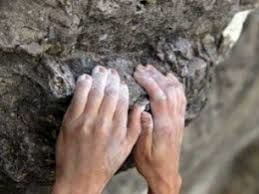 پیرمرد 60 ساله کاشمری بر اثر سقوط از کوه جان باخت