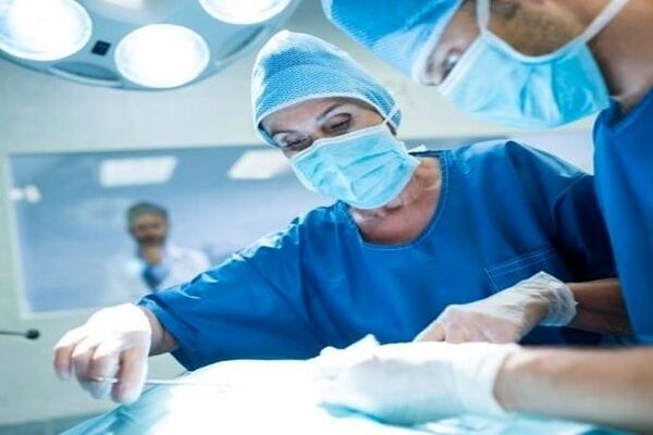 زایمان عجیب مردی که 40 سال باردار بود  
