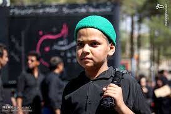 اشتیاق دهه هشتادی‌ها برای زیارت حرم مطهر امام حسین(ع)+فیلم