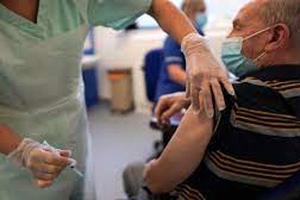 تمام مراکز واکسیناسیون خراسان رضوی ملزم به تزریق واکسن به اتباع خارجی هستند