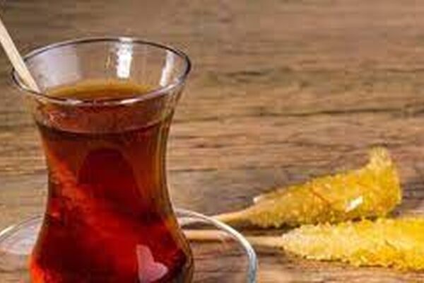بایدها و نبایدهای خوردن چای نبات!