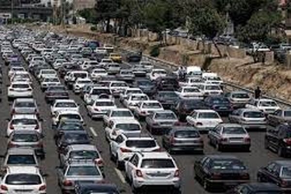 ترافیک در ورودی‌های مشهد نیمه سنگین است