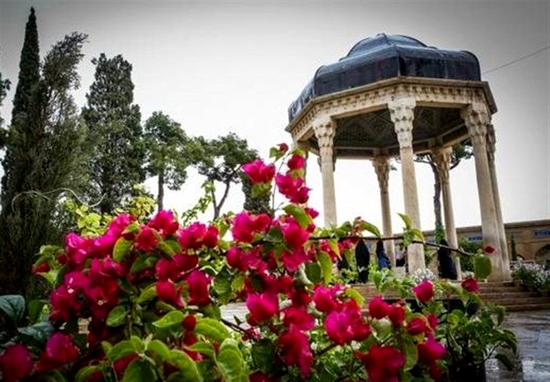 غزلیات حافظ آینه مفاهیم الهی است