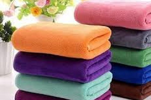 راه‌های از بین بردن بوی بد حوله حمام