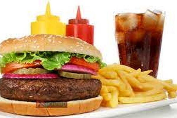 بعد از خوردن غذاهایی که مضر هستند این نکات را انجام دهید