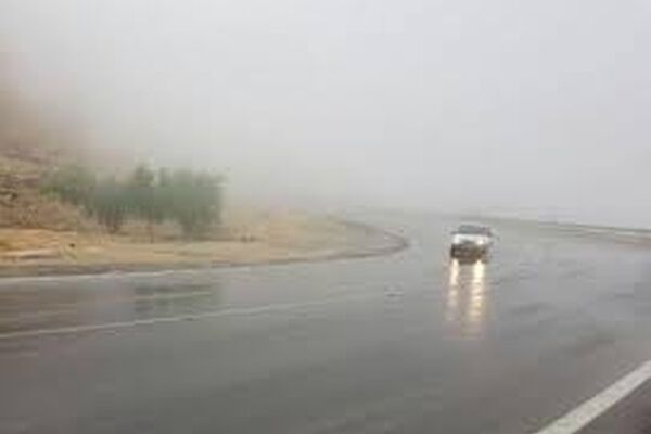 بارش باران باعث لغزندگی جاده‌های خراسان رضوی شده است