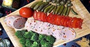 طرز تهیه کالباس مرغ و قارچ خانگی+فیلم آموزشی