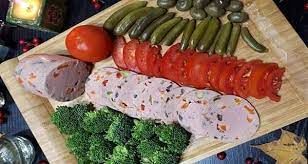 طرز تهیه کالباس مرغ و قارچ خانگی+فیلم آموزشی