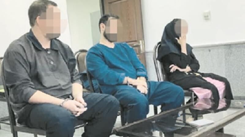 قتل عام خانوادگی در تهران/دختر جوان بعد از جنایت شیرینی پخش کرد