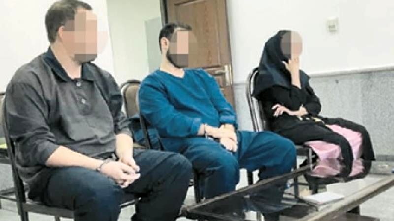 قتل عام خانوادگی در تهران/دختر جوان بعد از جنایت شیرینی پخش کرد