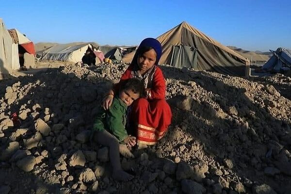 دخترفروشی برای نجات از گرسنگی در افغانستان؛ خانواده‌ها: «چاره‌ای نداریم»