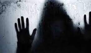 تجاوز ۲ مرد به دختر عطر فروش در خانه‌اش!