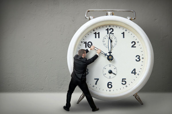 چرا با افزایش سن، زمان در نظرمان سریع‌تر می‌گذرد؟