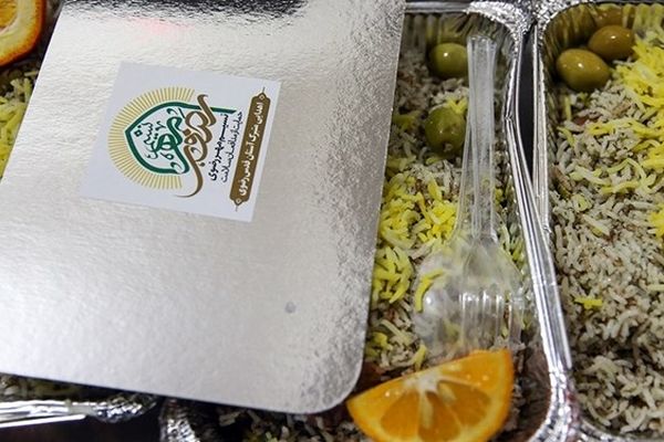 150 هزار وعده غذای متبرک بین زائران و حاشیه شهر مشهد توزیع می‌شود