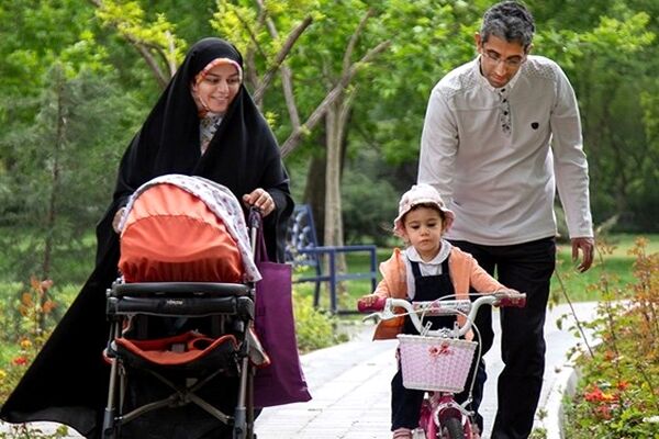 پدرها چه نقشی در تربیت دختران دارند؟