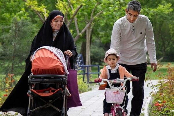 پدرها چه نقشی در تربیت دختران دارند؟