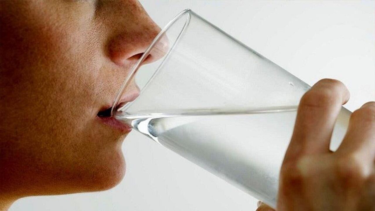 چرا مدام احساس تشنگی می‌کنیم؟