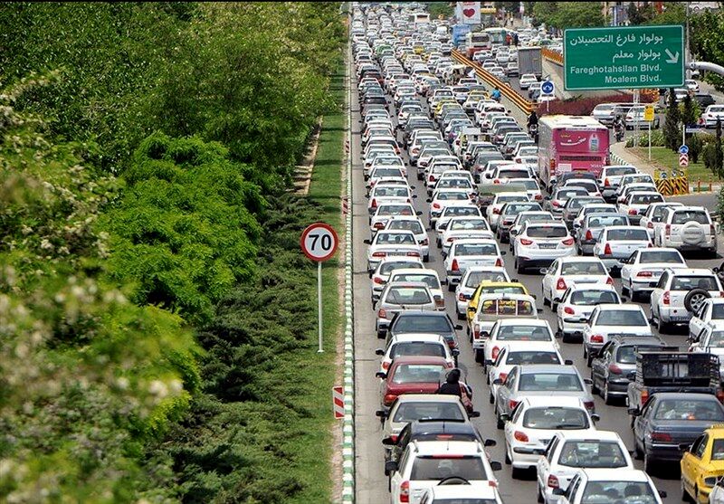 ترافیک در خروجی‌های مشهد نیمه سنگین شد