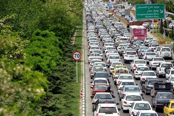 ترافیک در خروجی‌های مشهد نیمه سنگین شد