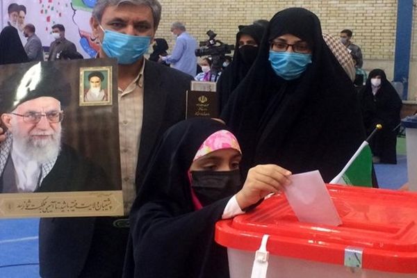 نیم ساعت اول رأی‌گیری و اخذ ۹۴۰۵ رأی  مردم  در خراسان رضوی