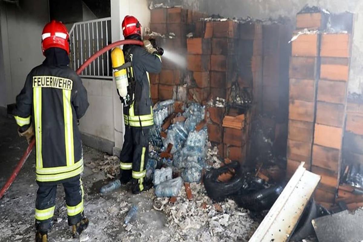 نجات 21 نفر از میان شعلههای آتش در مشهد