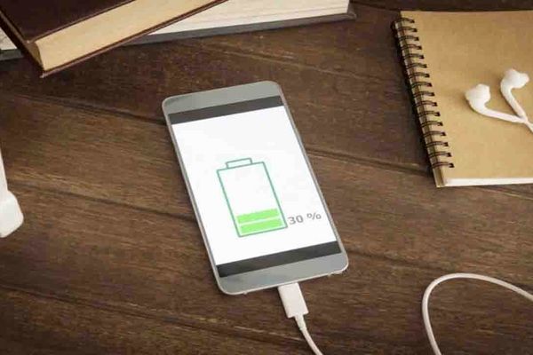 خطرناک‌ترین مکان‌هایی که نباید تلفن همراهتان را در آنجا شارژ کنید