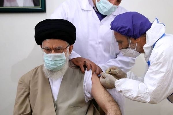 رهبر انقلاب واکسن کرونا دریافت کردند