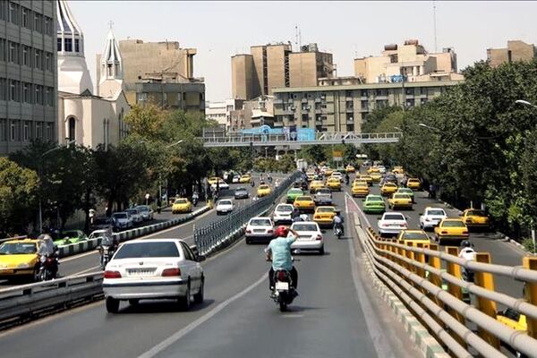 تصادف زنجیره‌ای در مسیر میدان جهاد به سمت انقلاب/ رانندگان با صبوری و احتیاط رانندگی کنند