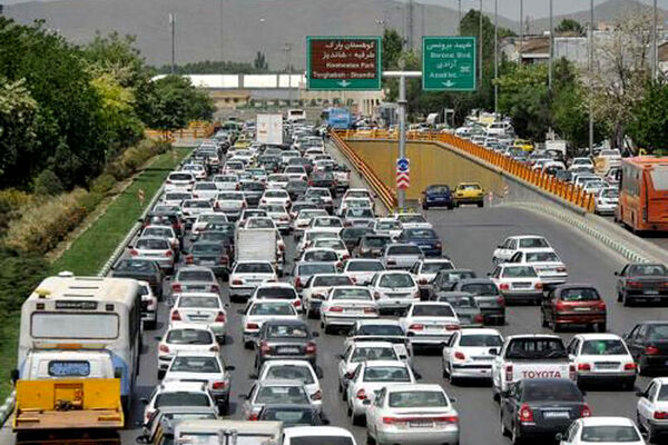 ترافیک در مسیرهای تفرجگاهی اطراف مشهد نیمه سنگین است