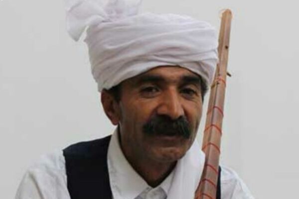 استاد دوتار نواز خراسانی برای دخل‌و خرج زندگی ساز خود را فروخت