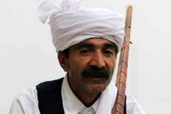 استاد دوتار نواز خراسانی برای دخل‌و خرج زندگی ساز خود را فروخت