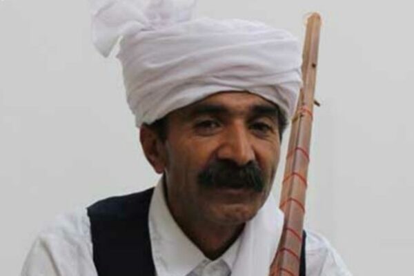 استاد دوتار نواز خراسانی برای دخل‌و خرج زندگی ساز خود را فروخت