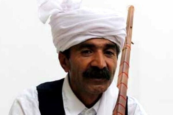 استاد دوتار نواز خراسانی برای دخل‌و خرج زندگی ساز خود را فروخت
