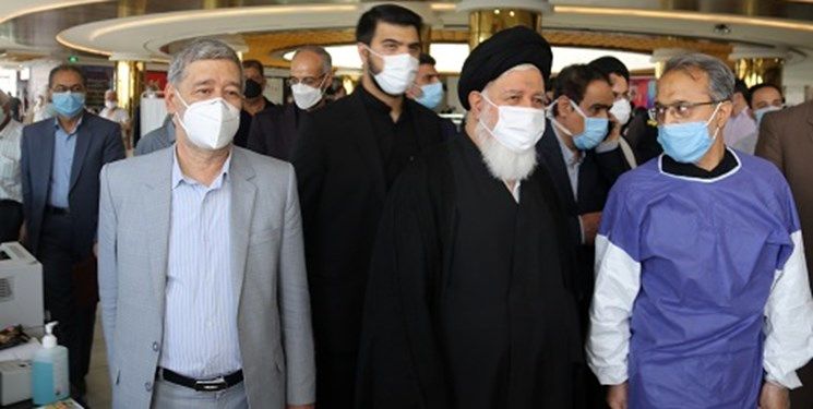 آیت الله علم‌الهدی از بزرگترین مرکز تجمیعی واکسیناسیون بازدید کرد