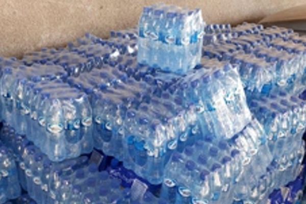 یک میلیون و ۱۱۰ هزار آب معدنی به خوزستان ارسال شد