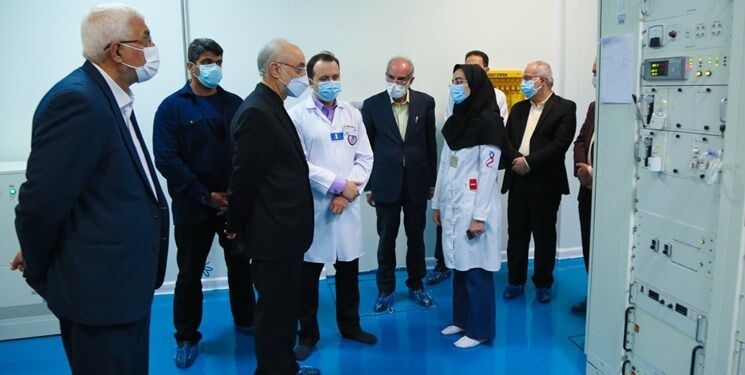 رئیس سازمان انرژی اتمی کشور از بیمارستان رضوی بازدید کرد