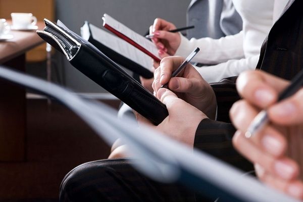 خبرنگاران وظیفه آگاهی بخشی را برای خود قائل هستند