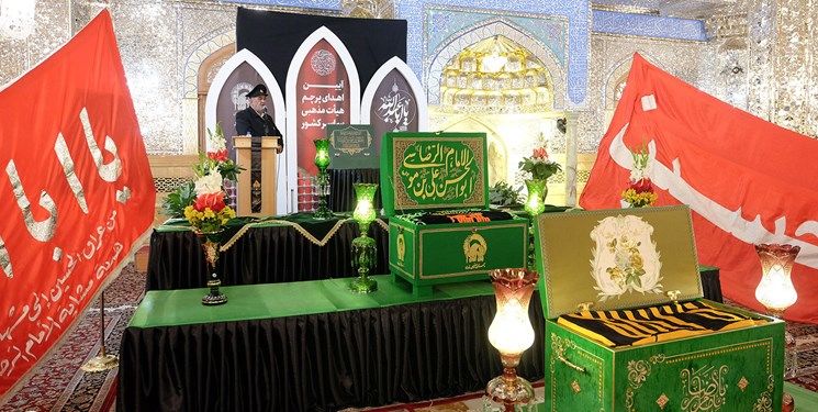 پرچم‌های متبرک رضوی در محافل عزای حسینی/ ارسال پستی پرچم‌ عزا برای ۵ هزار هیأت مذهبی