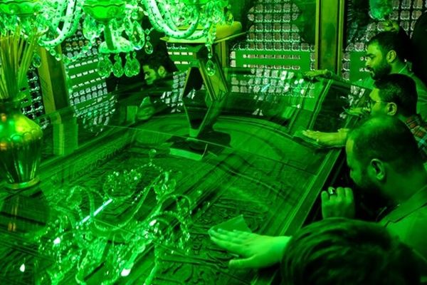 ضریح منور رضوی غبارروبی شد