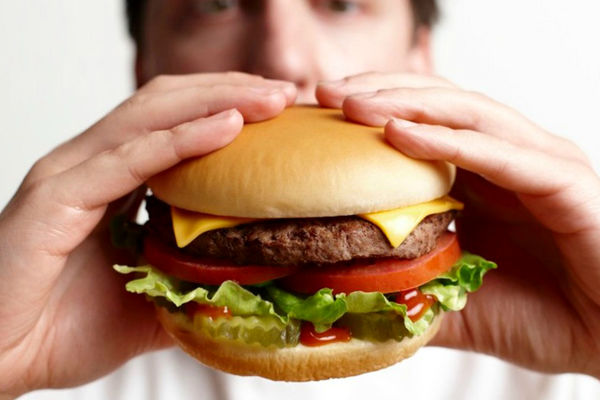 چرا برخی از افراد دائما احساس گرسنگی می‌کنند؟